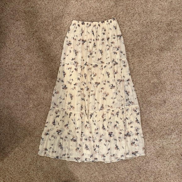 Nashalyly Dresses & Skirts - Chic Floral Maxi Skirt in Cream